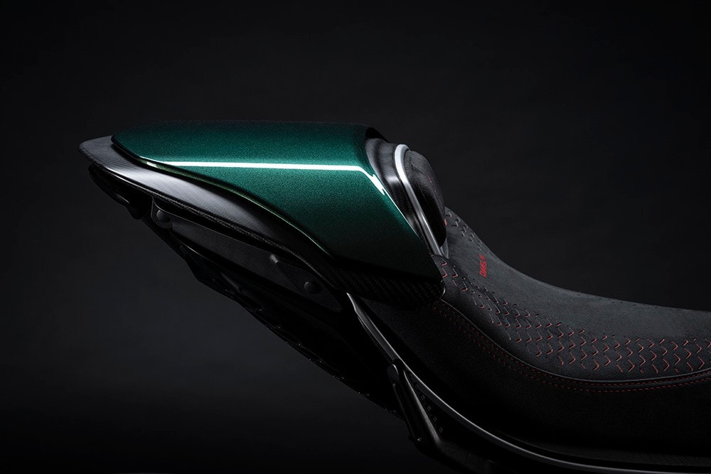 Ducati e Bentley: due serie davvero speciali per la Diavel V4